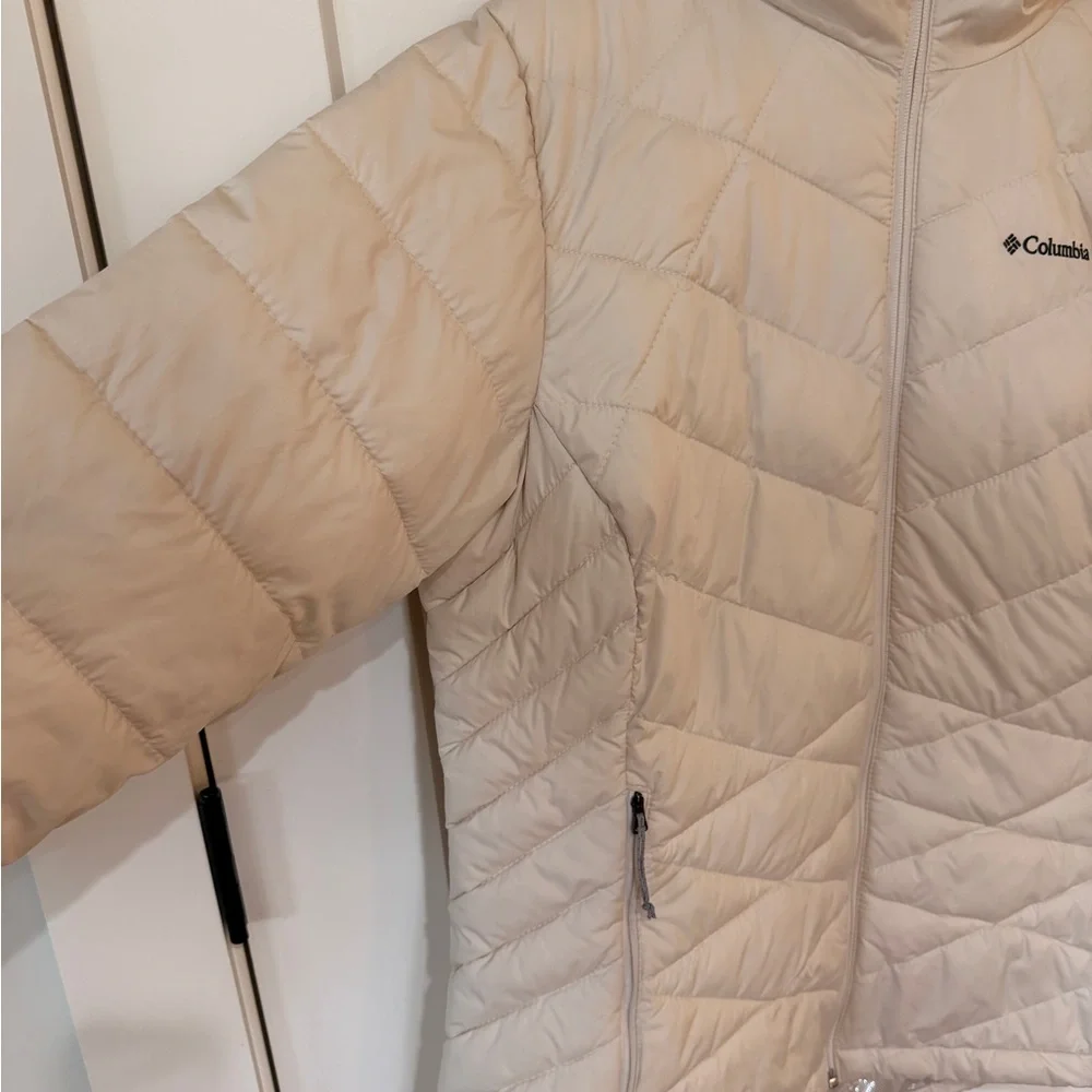 Columbia Puffer Coat with Omni-Heat Technology - Picture 2 of 6